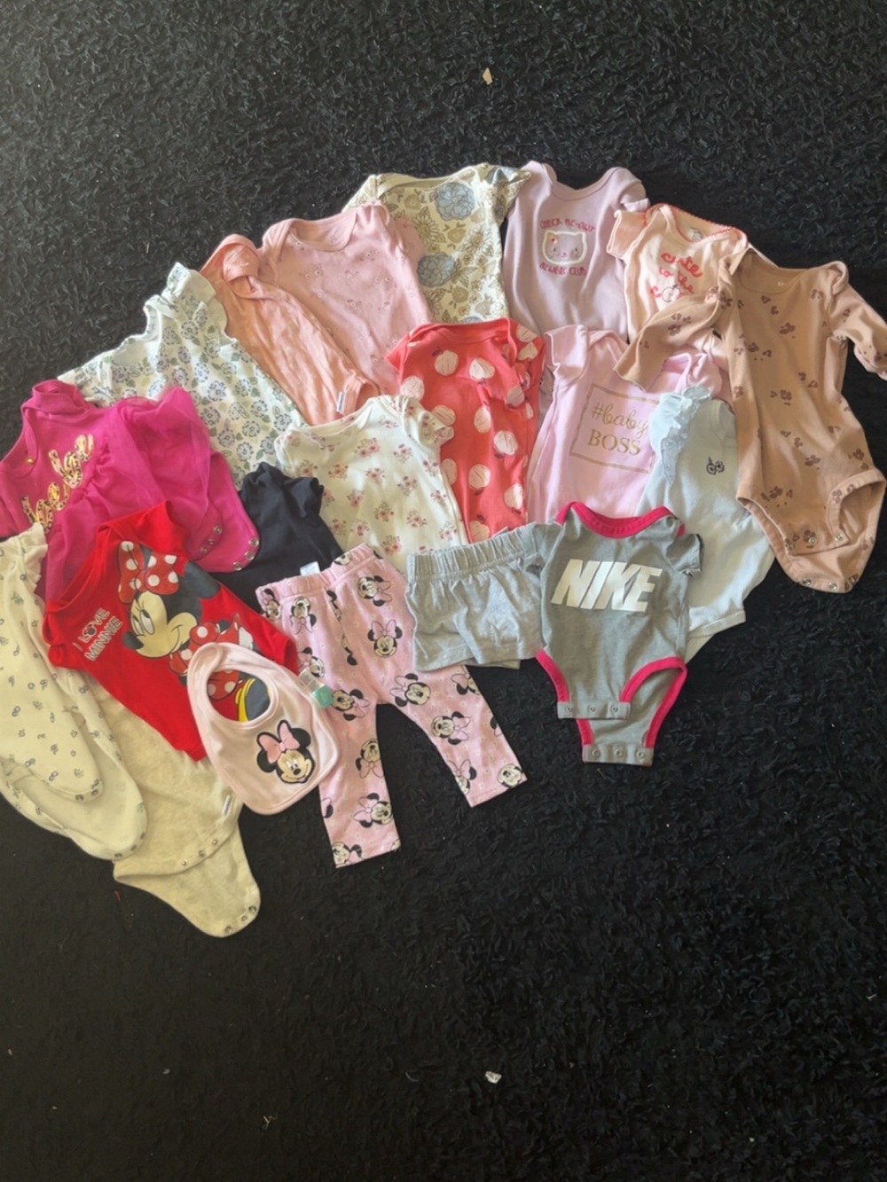 21 baby girl items/ all worn one time some not worn at all size 0-6 mon range